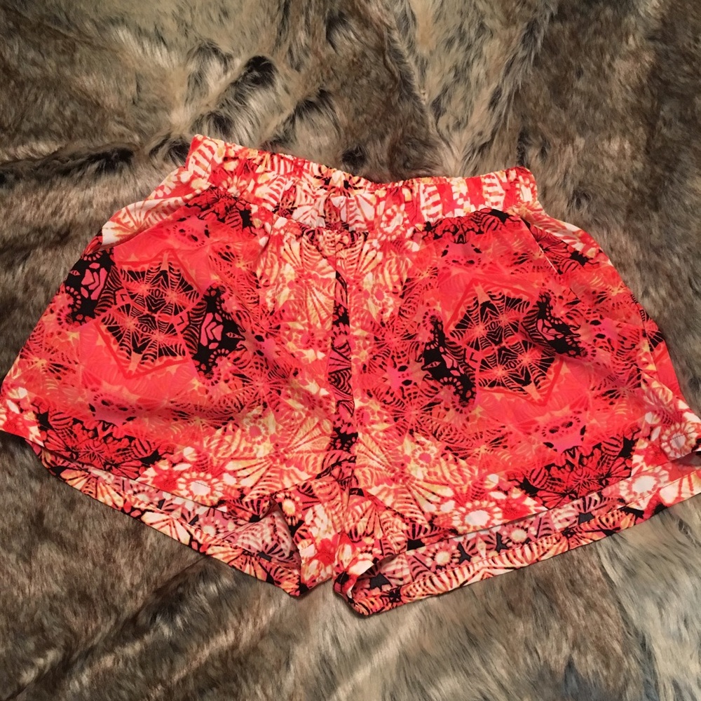 NWOT Printed Boutique Shorts. Has Pockets!